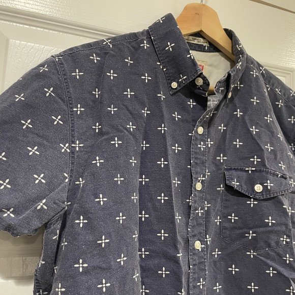 Levi's Short Sleeve Button Up - Medium - $28 - Picture 6 of 9